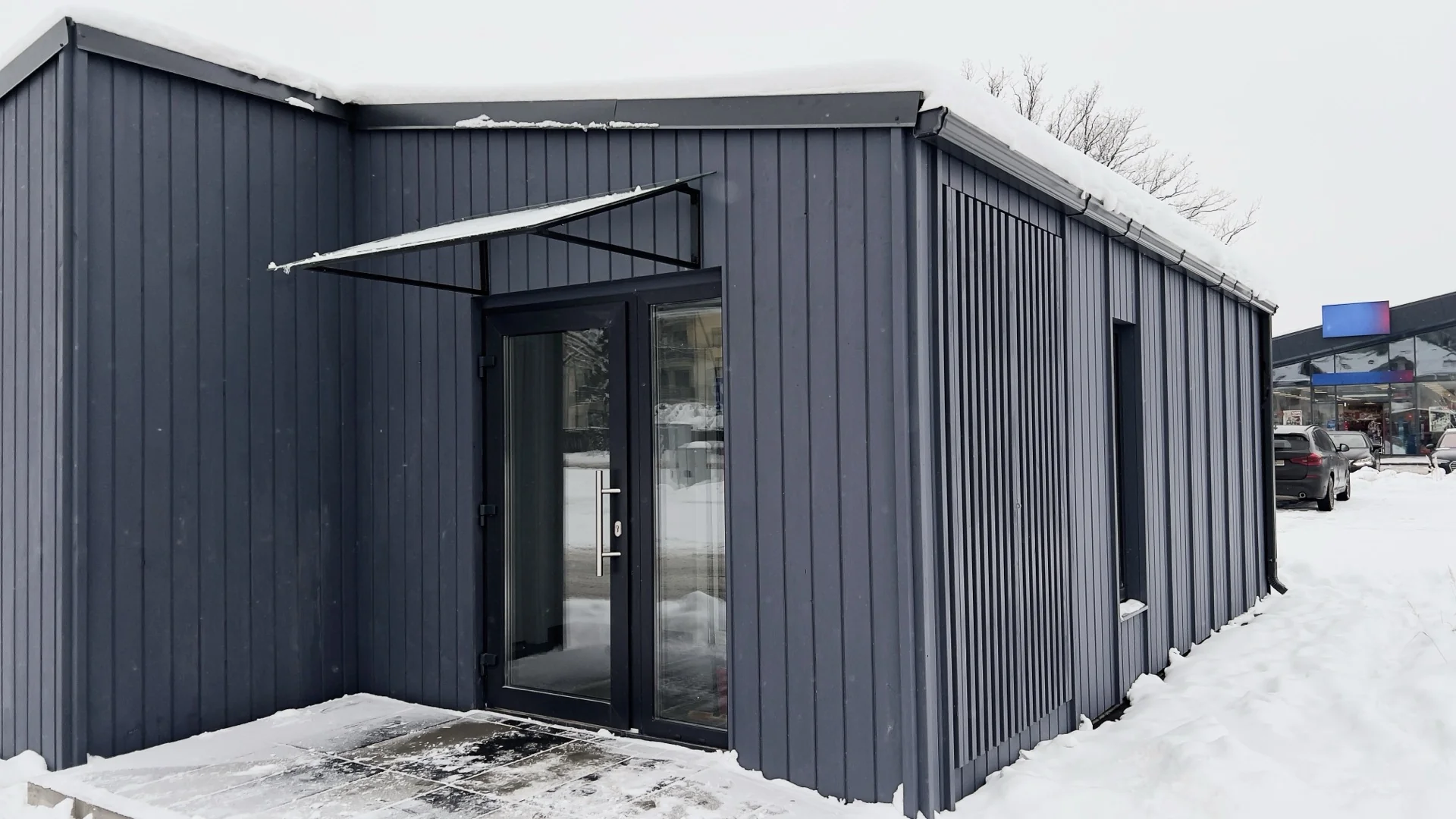 Kleverr STUDIO &mdash; 47m&sup2; commercial caf&eacute;, showroom or clinic